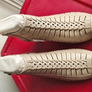 Earth Women's Tan Open Toe Sandal